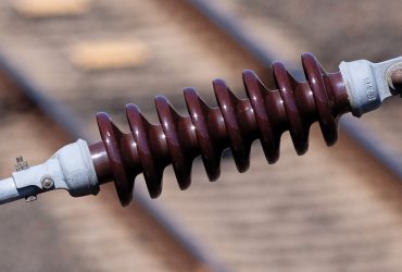 مقره‌های ولتاژ بالا با پوشش‌نانویی محافظت می‌شوند/کاهش قطع برق در شهرهای با آلودگی بالا