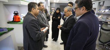 بازدید معاون وزیر جهاد کشاورزی و هیئت همراه از نمایشگاه دائمی محصولات فناوری نانو