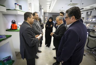 بازدید معاون وزیر جهاد کشاورزی و هیئت همراه از نمایشگاه دائمی محصولات فناوری نانو