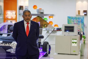 بازدید وزیر امور خارجه برونئی از ستاد فناوری نانو