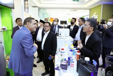 بازدید نائب رئیس پارلمان اندونزی از ستاد توسعه فناوری نانو